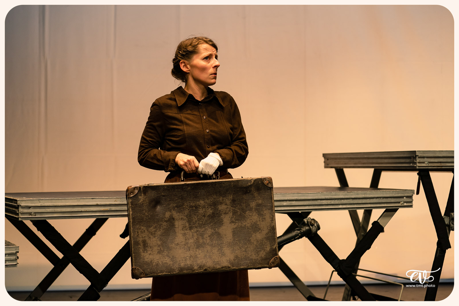 LA MESNIE H. - UN JOUR D'ÉTÉ